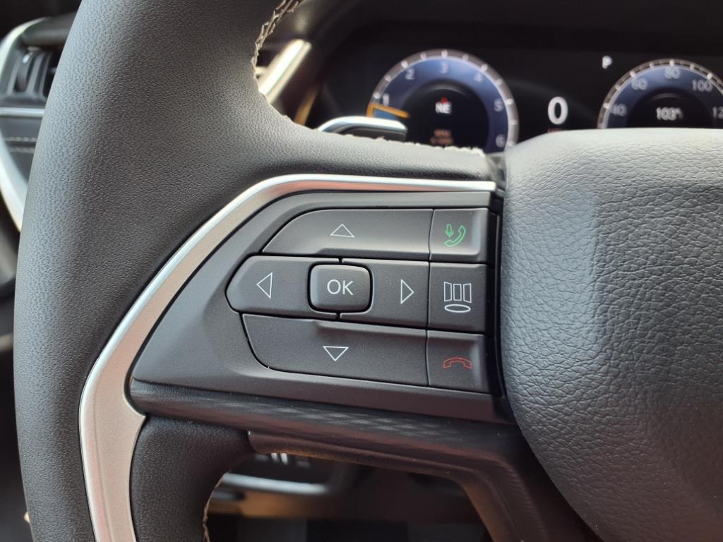 2025 Jeep Grand Cherokee Laredo X photo 14