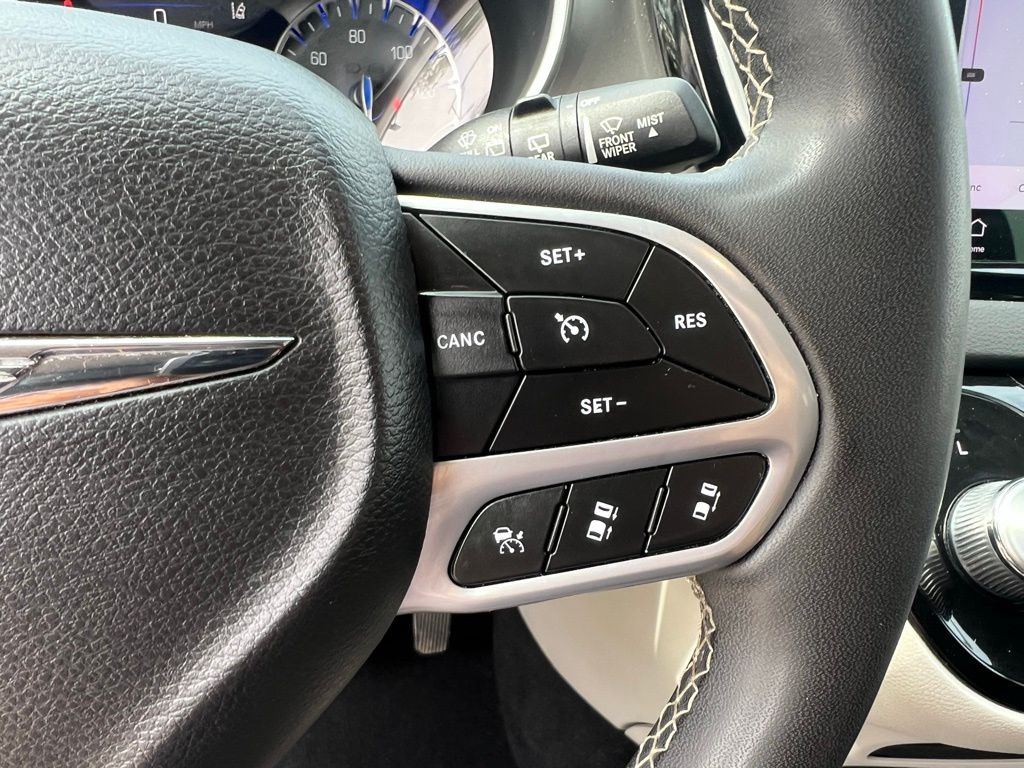 2022 Chrysler Pacifica Touring L photo 34