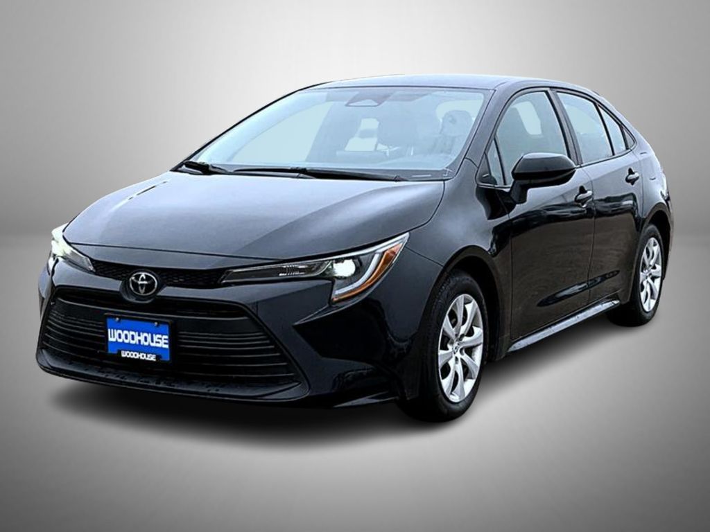 2024 Toyota Corolla LE's photo
