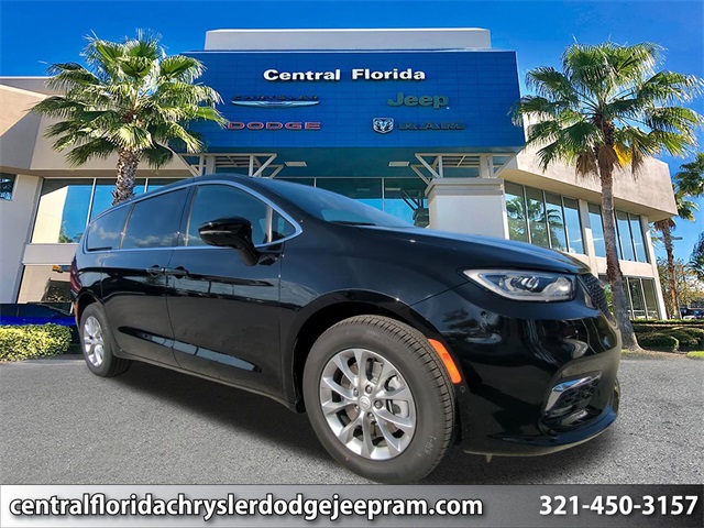 2026 Chrysler Pacifica Limited's photo