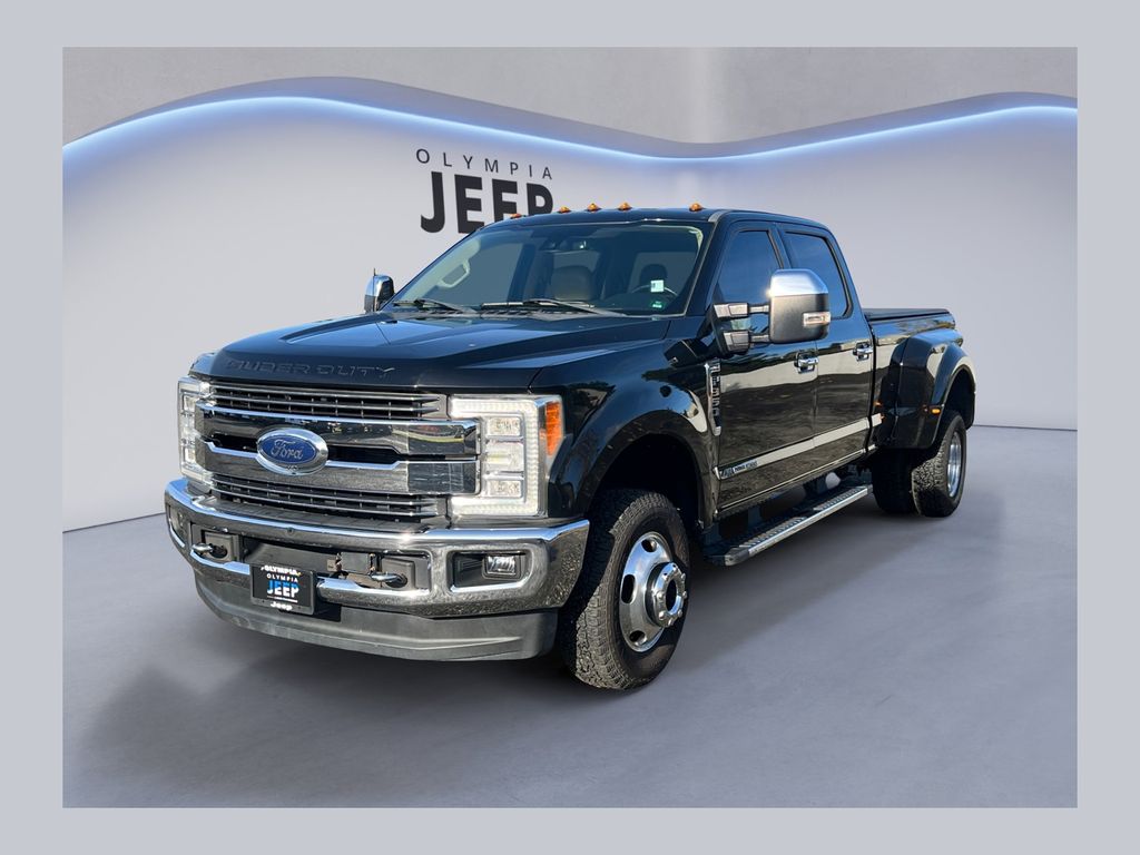 2018 Ford F-350 Super Duty Lariat's photo