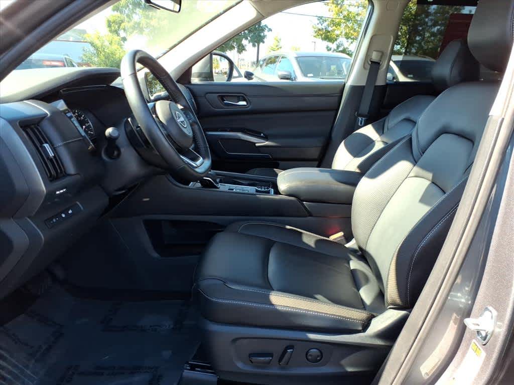 2025 Nissan Pathfinder SL photo 9