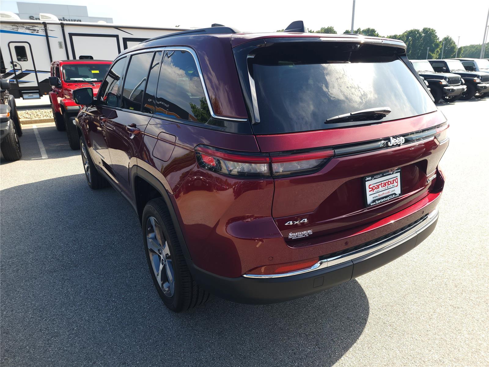 2025 Jeep Grand Cherokee Limited photo 3