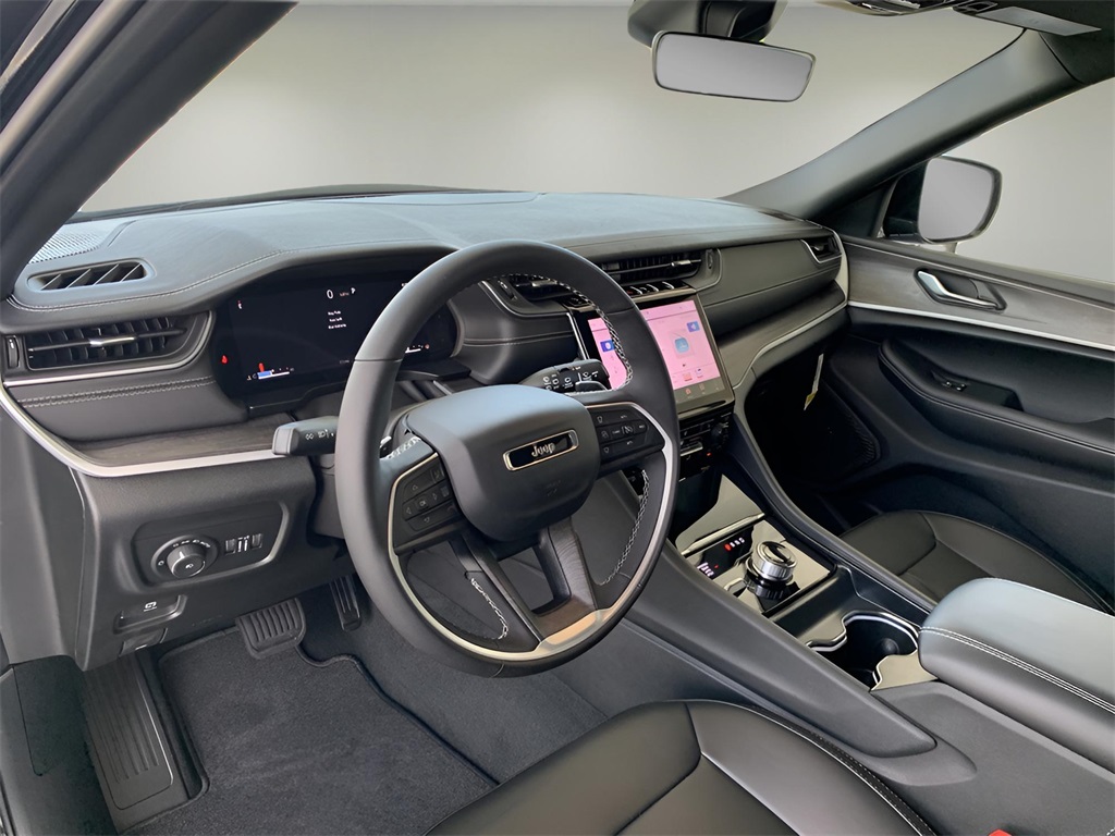 2025 Jeep Grand Cherokee Limited photo 32