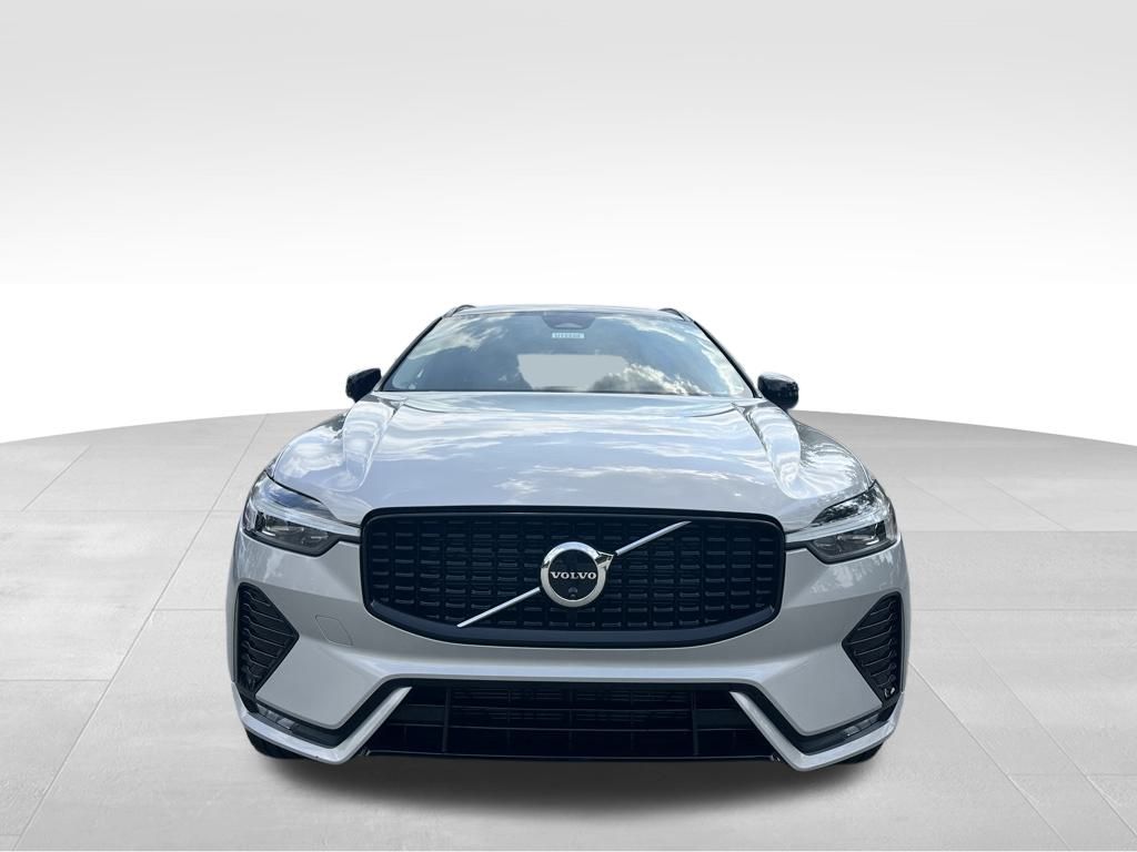 2025 Volvo XC60 B5 Plus photo 2