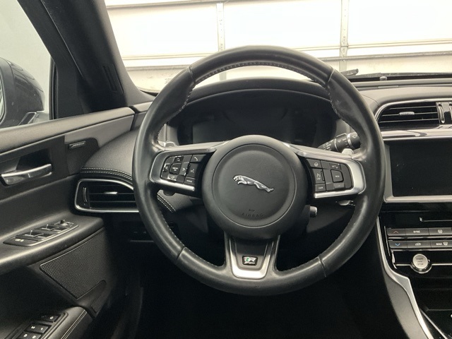 2018 Jaguar XE R-Sport photo 8