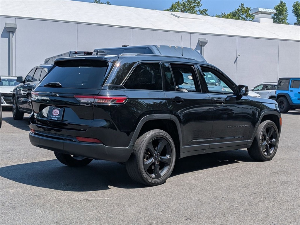 2023 Jeep Grand Cherokee Altitude photo 3