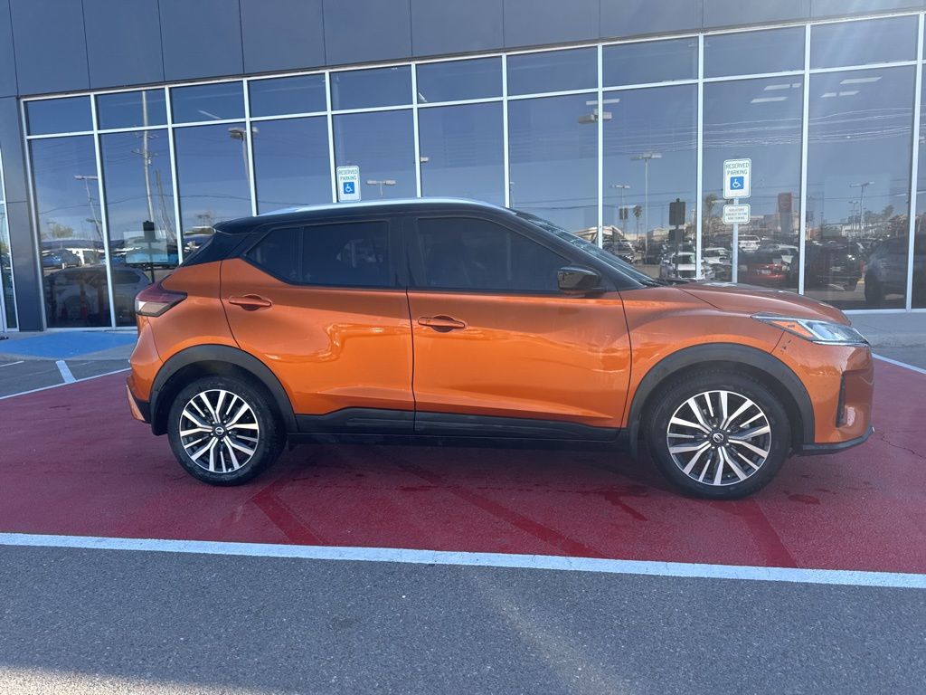 2021 Nissan Kicks SV photo 2