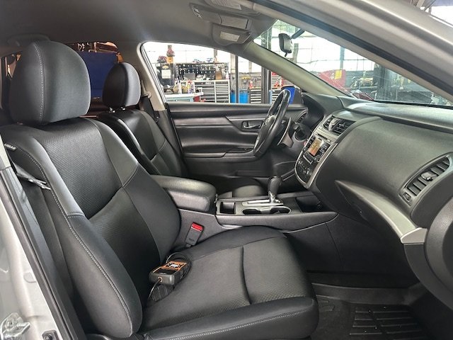 2017 Nissan Altima 2.5 SR photo 4