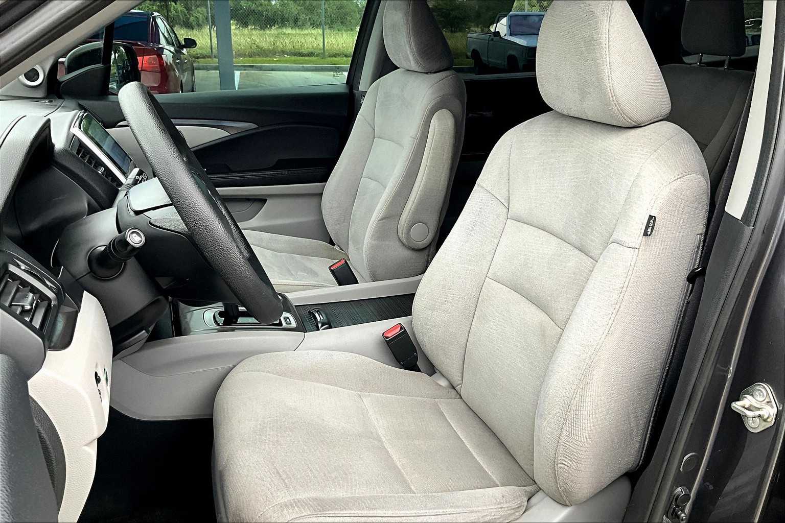 2017 Honda Pilot EX photo 7