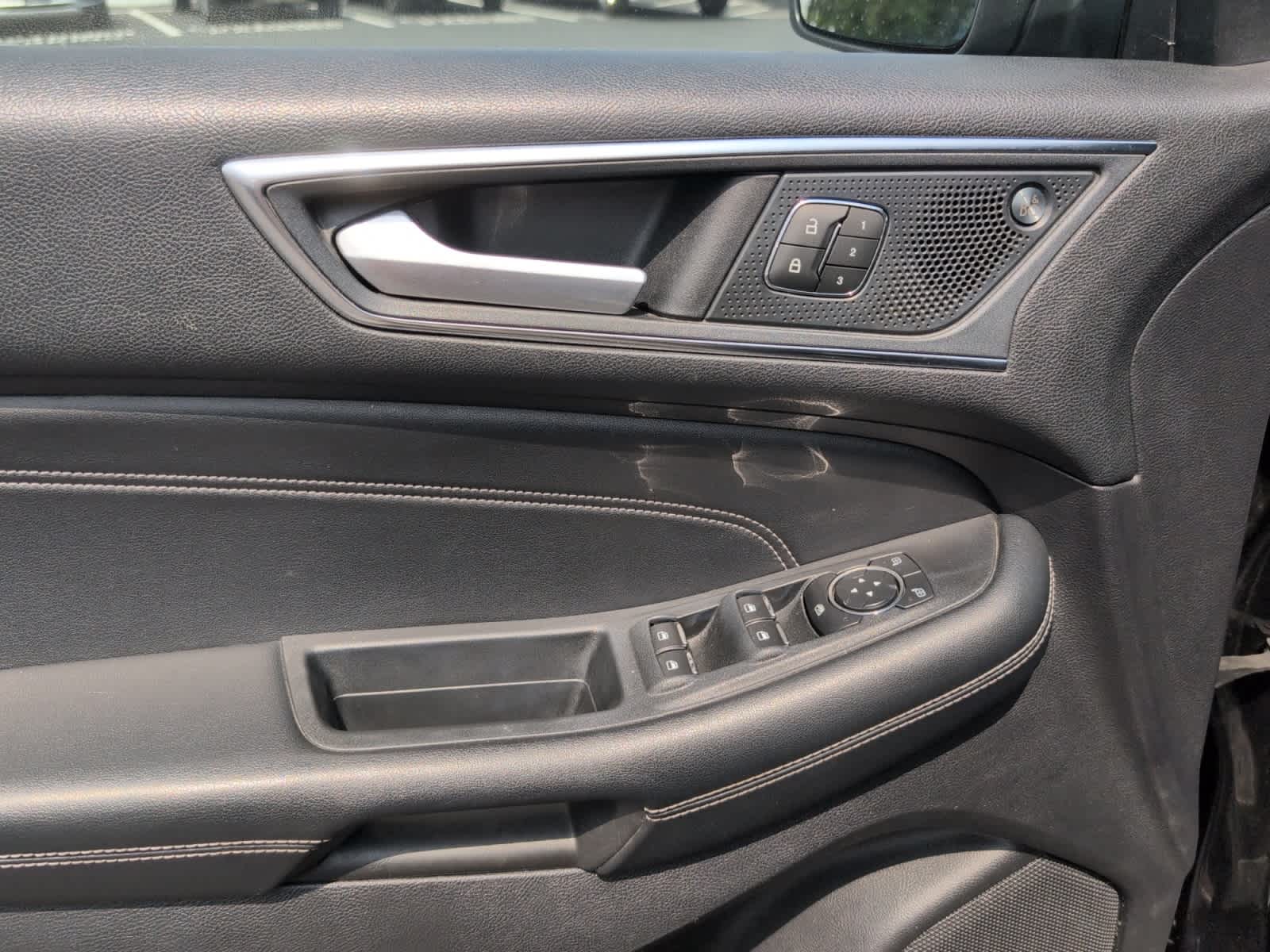 2021 Ford Edge Titanium photo 11