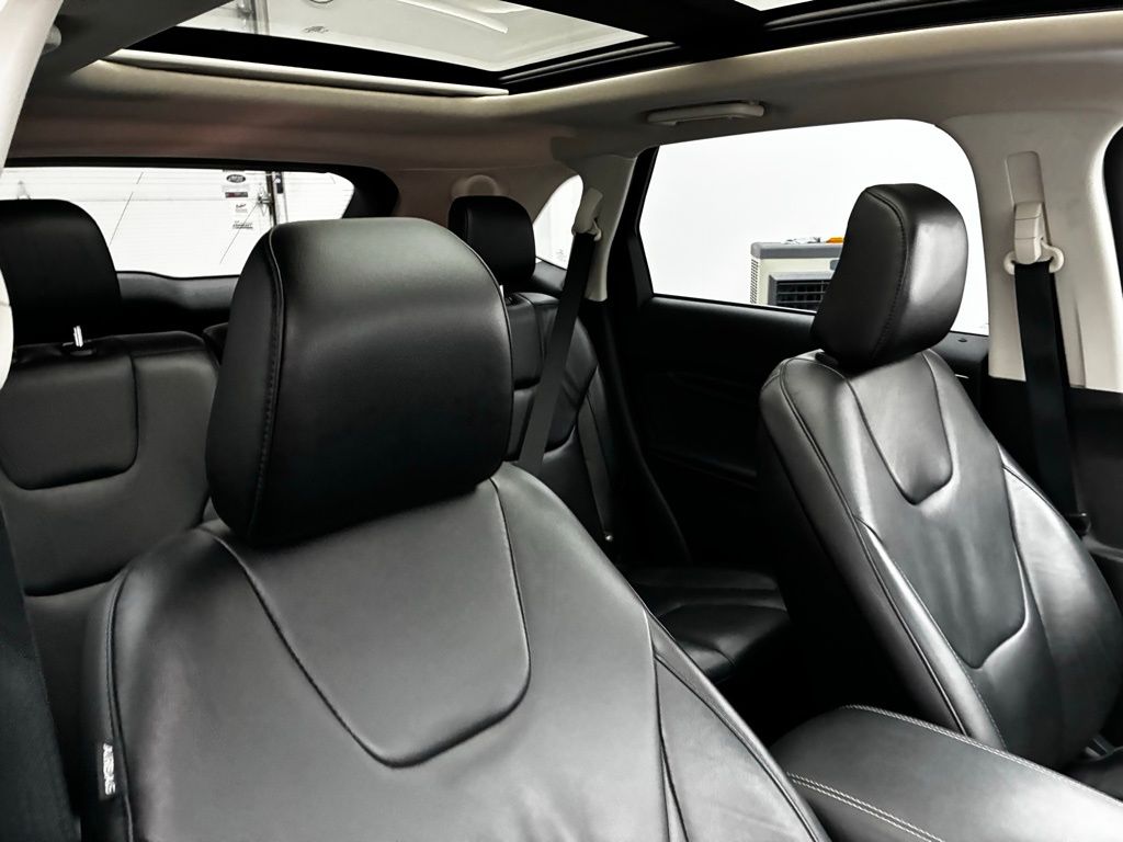 2020 Ford Edge Titanium photo 30