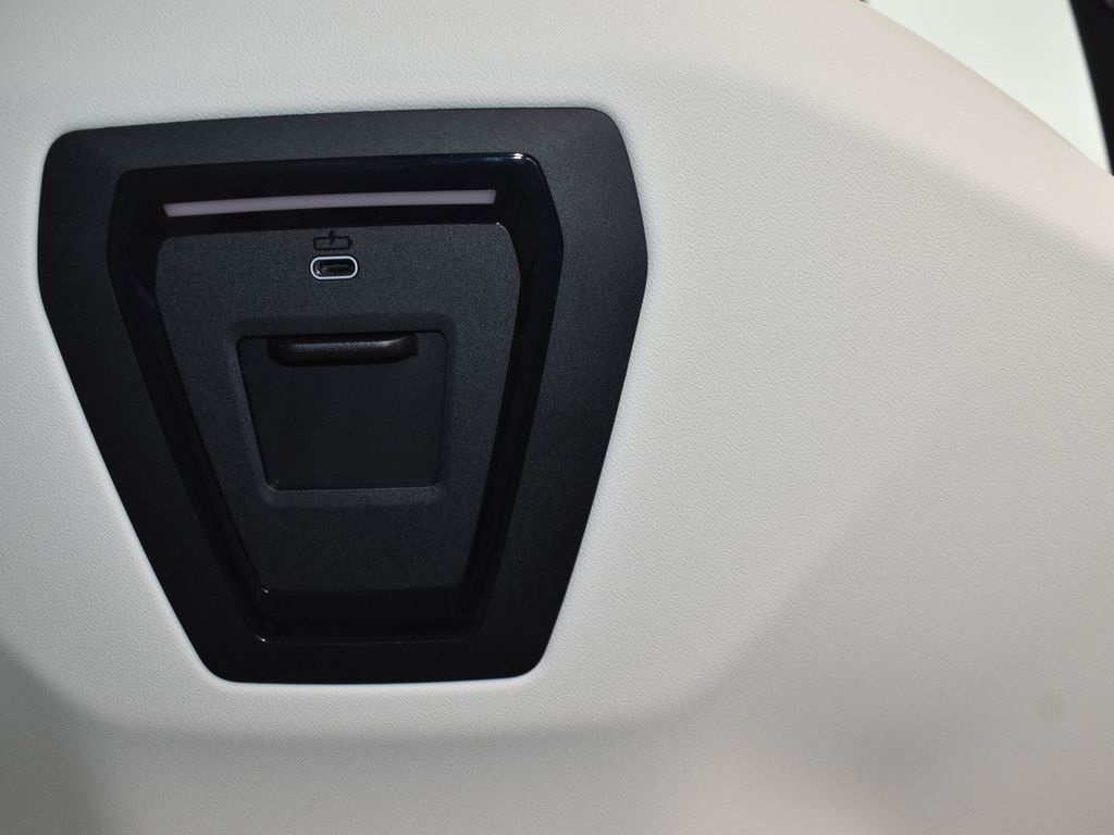2026 Bmw 550e xDrive photo 17