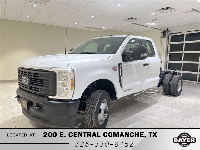 2025 Ford F-350 Super Duty Chassis Cab XL's photo