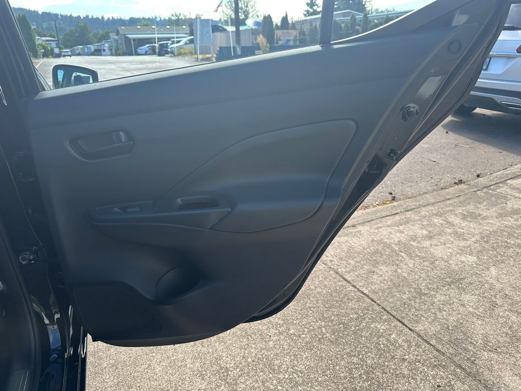 2025 Nissan Versa 1.6 S photo 25