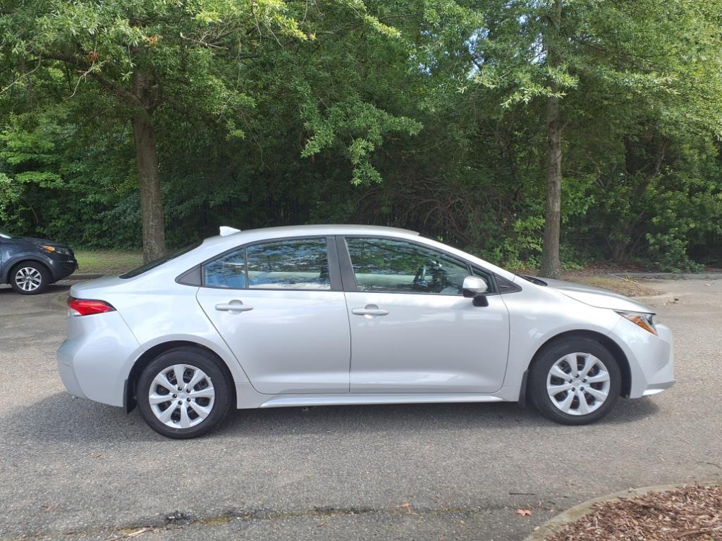 2022 Toyota Corolla LE photo 5