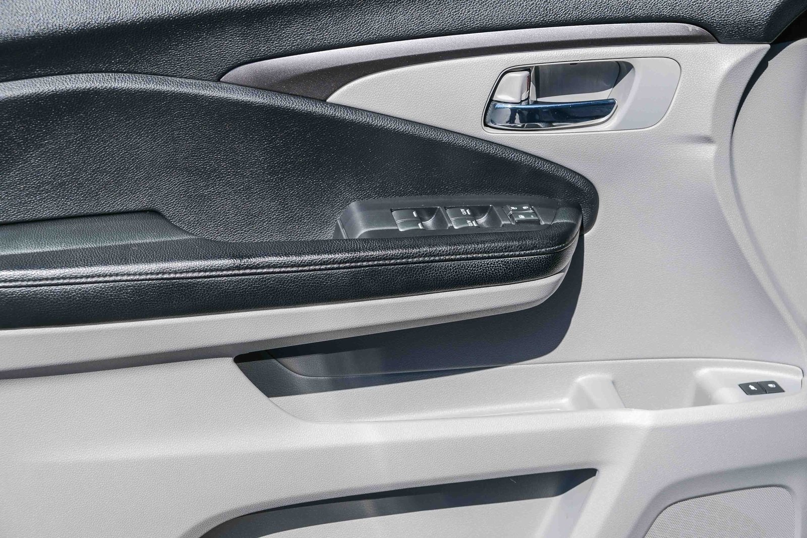 2017 Honda Pilot EX-L photo 22