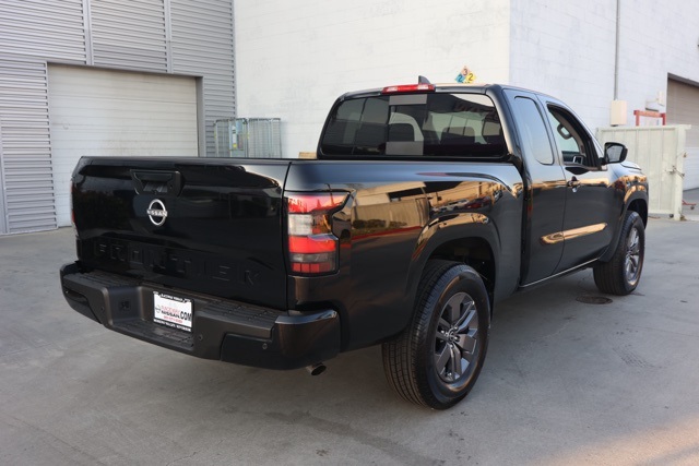 2025 Nissan Frontier King Cab SV photo 4