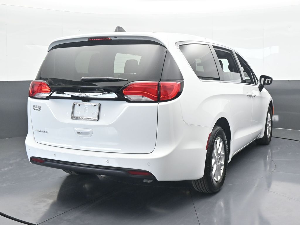2026 Chrysler Voyager LX photo 3