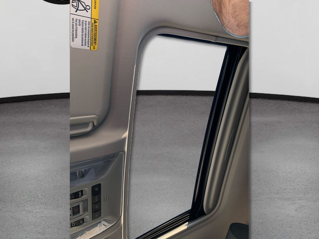2022 Toyota RAV4 XLE photo 18