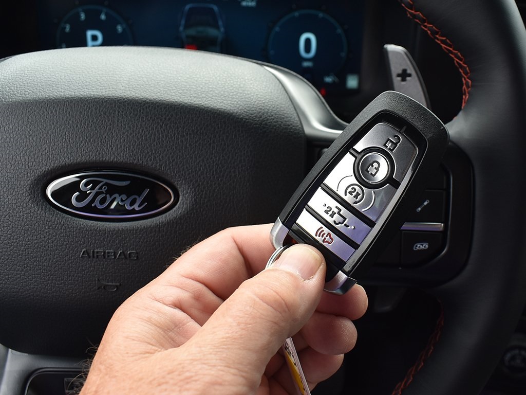 2025 Ford F-150 Raptor photo 9
