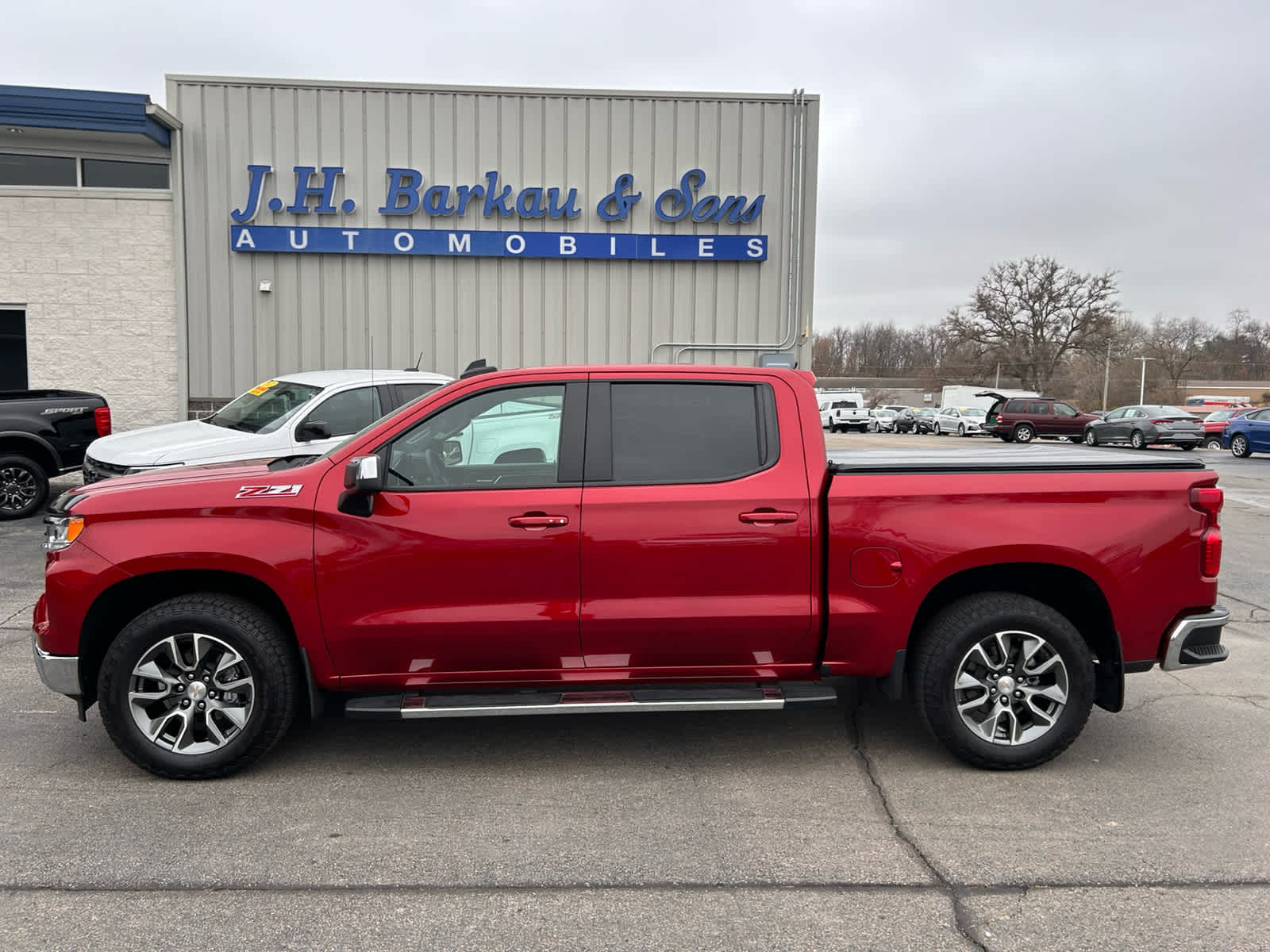 2024 Chevrolet Silverado 1500 LT photo 4