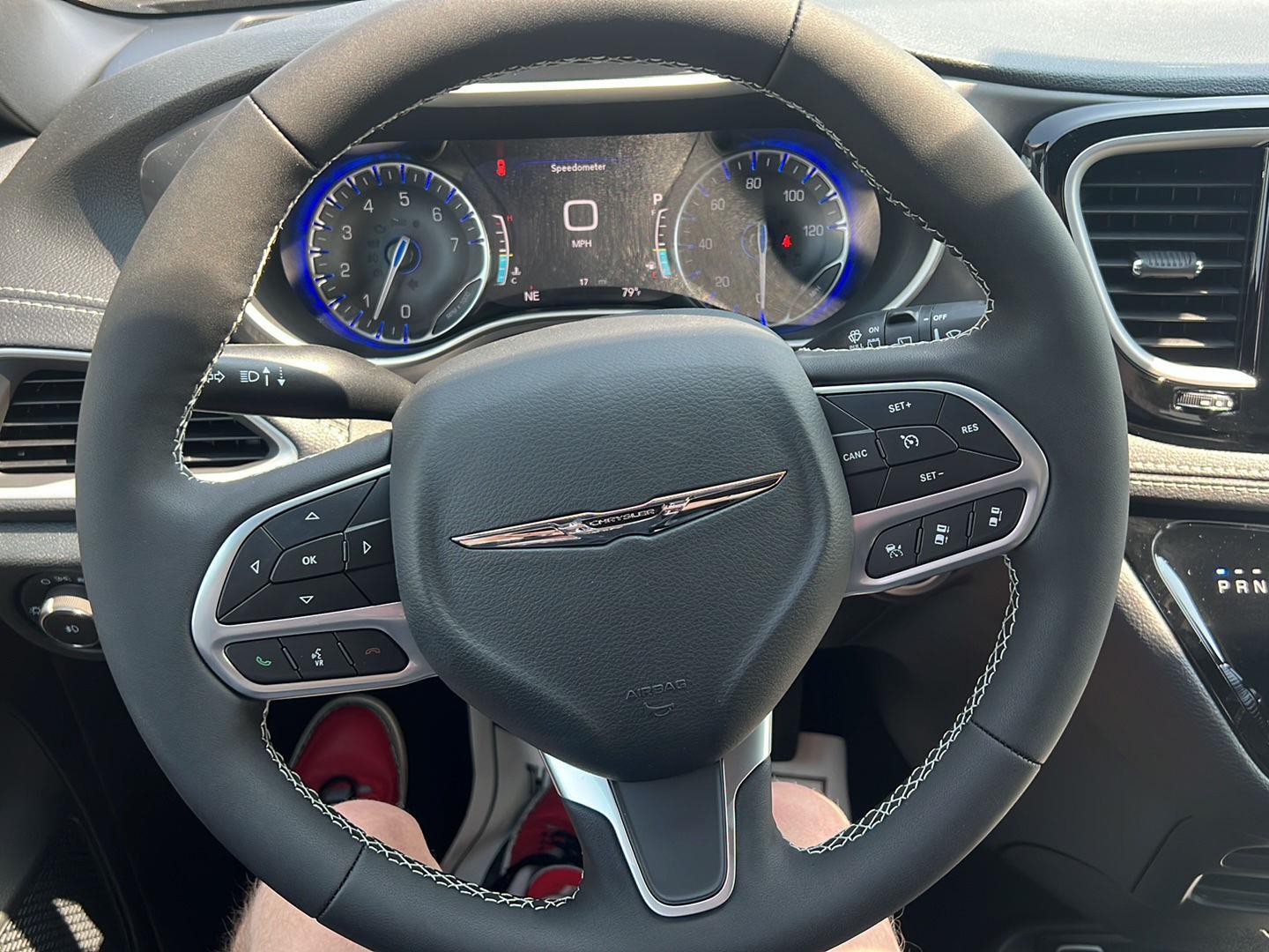 2025 Chrysler Pacifica photo 13