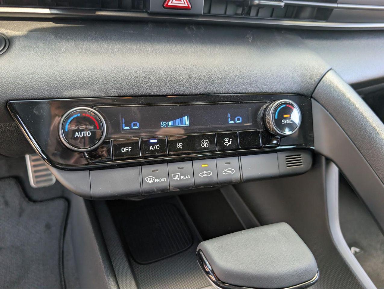 2025 Hyundai Elantra SEL Sport photo 11