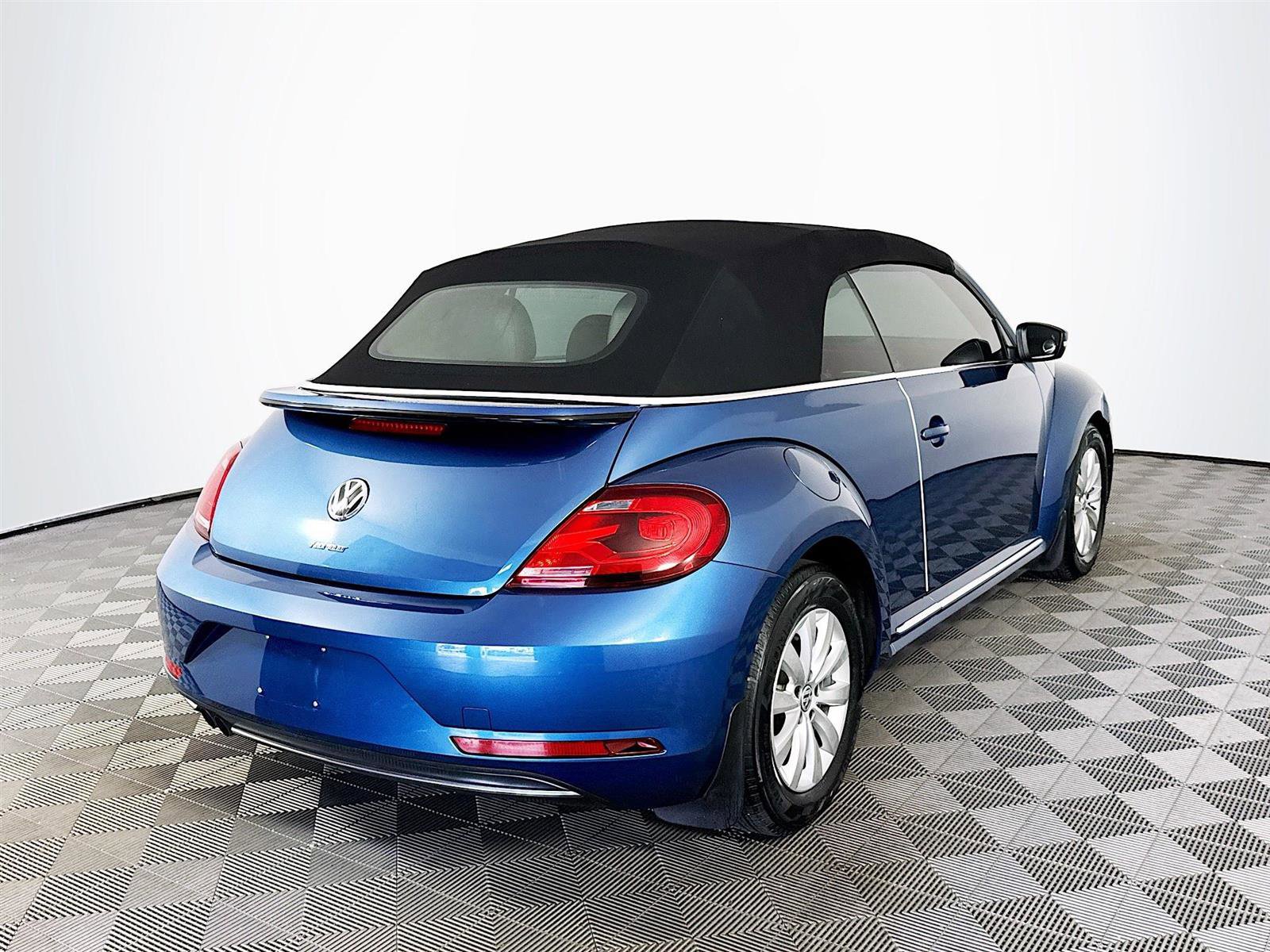 2019 Volkswagen Beetle Convertible S photo 6