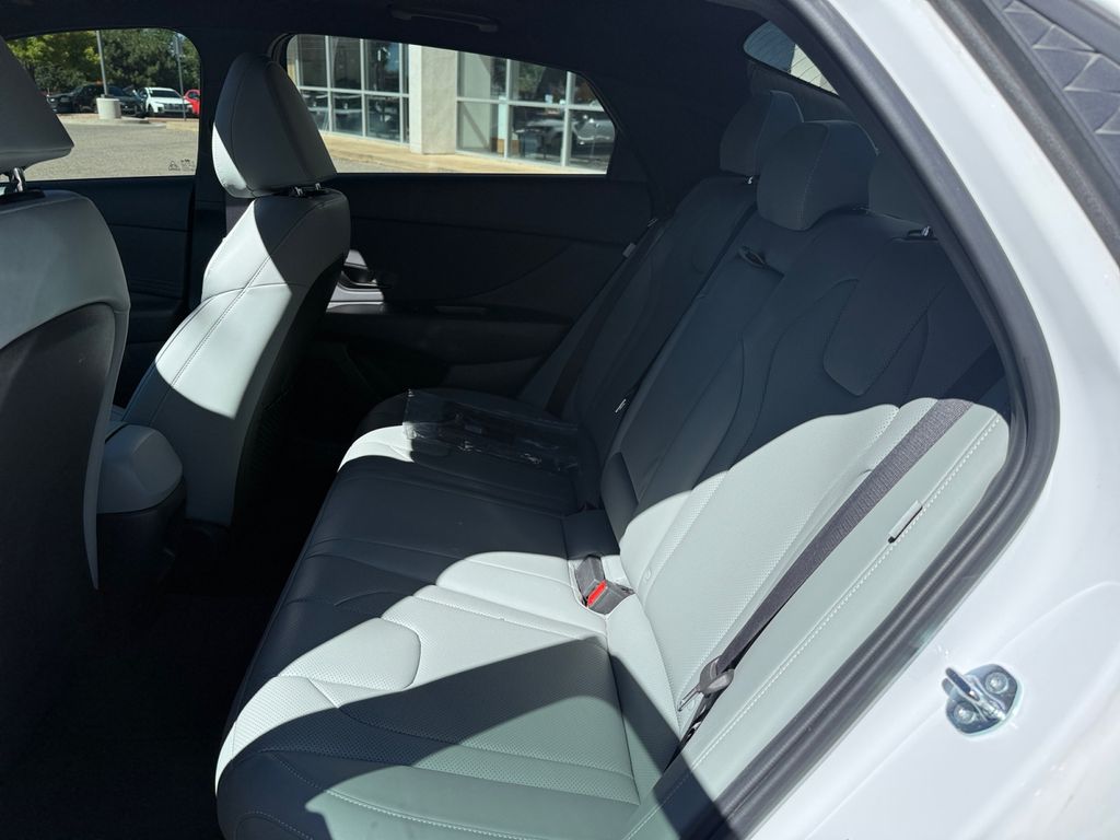 2025 Hyundai Elantra Hybrid Limited photo 18