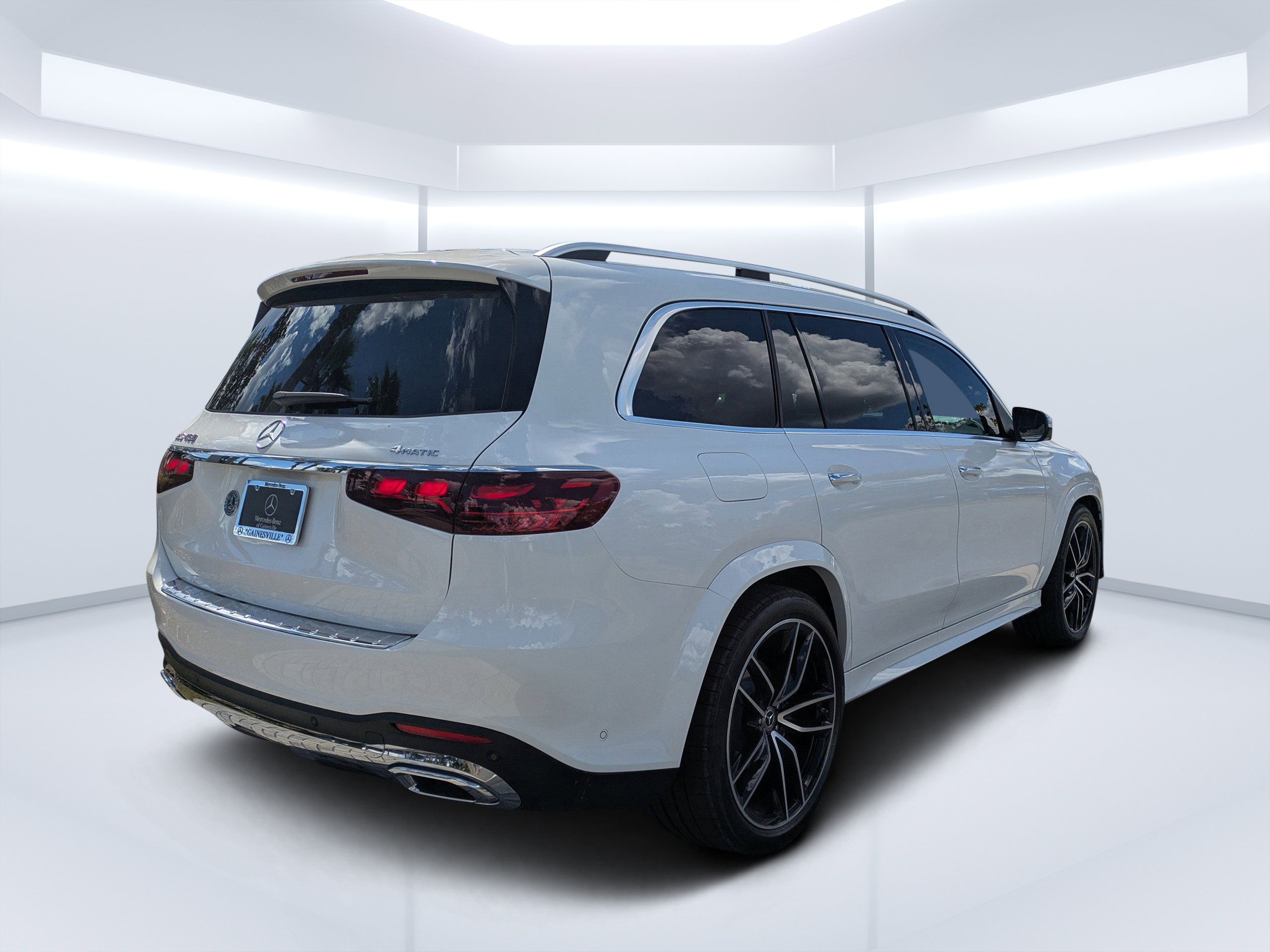 2026 Mercedes Benz GLS 450 4MATIC photo 3