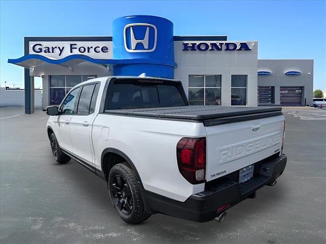 2025 Honda Ridgeline Black Edition photo 3