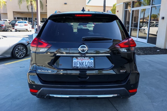 2019 Nissan Rogue SV photo 2