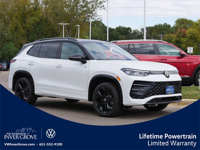 2025 Volkswagen Tiguan SE R-LINE BLACK's photo