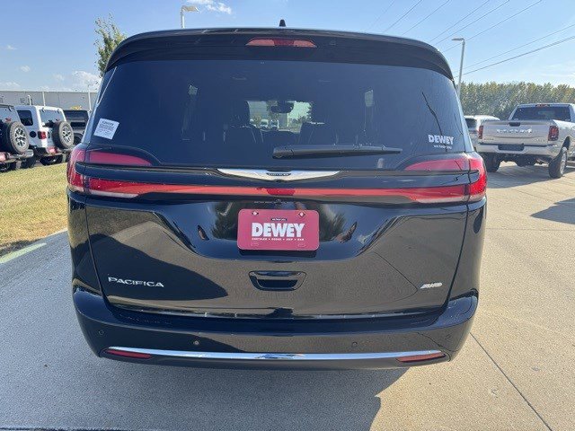 2026 Chrysler Pacifica photo 4