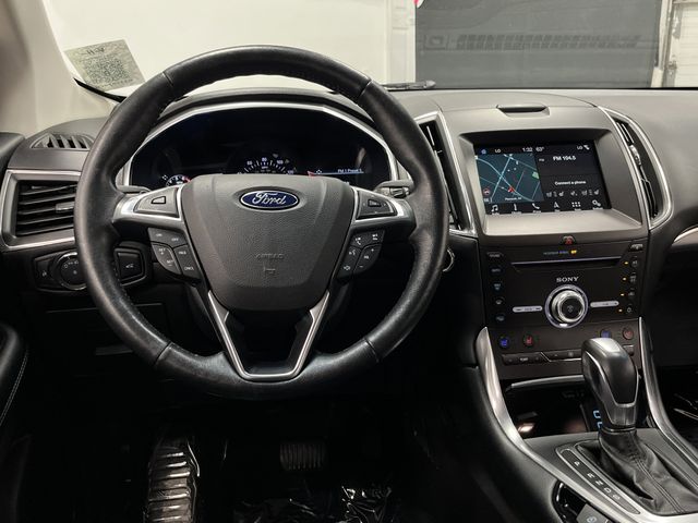 2017 Ford Edge Titanium photo 4