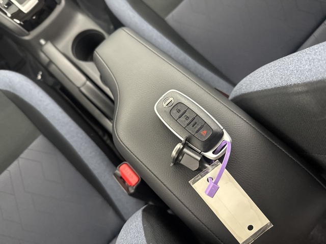 2025 Nissan Versa 1.6 SV photo 25