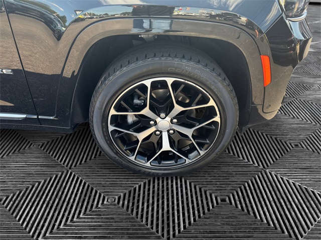 2022 Jeep Grand Cherokee Summit photo 13