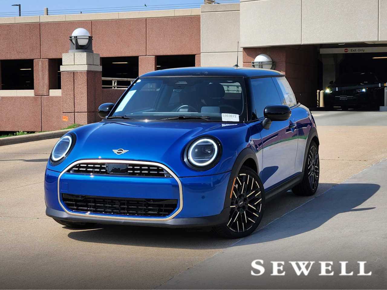 2025 MINI Hardtop Base's photo