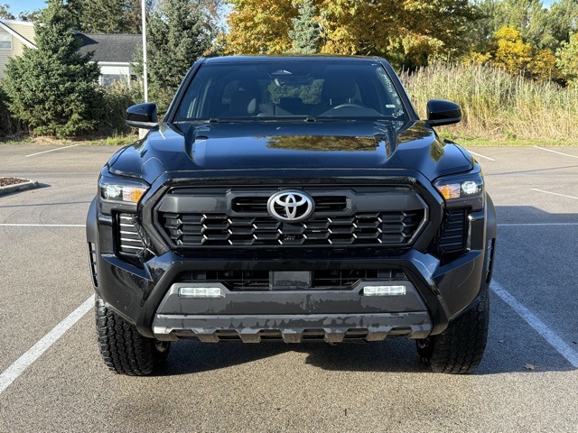 2024 Toyota Tacoma TRD Off-Road photo 2
