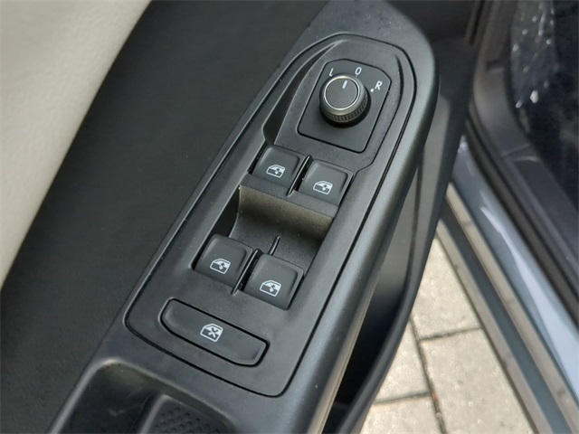 2025 Volkswagen Taos S photo 13