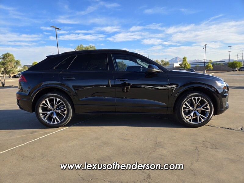 2022 Audi Q8 55 Premium photo 4