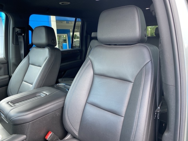 2023 Chevrolet Suburban LT photo 16