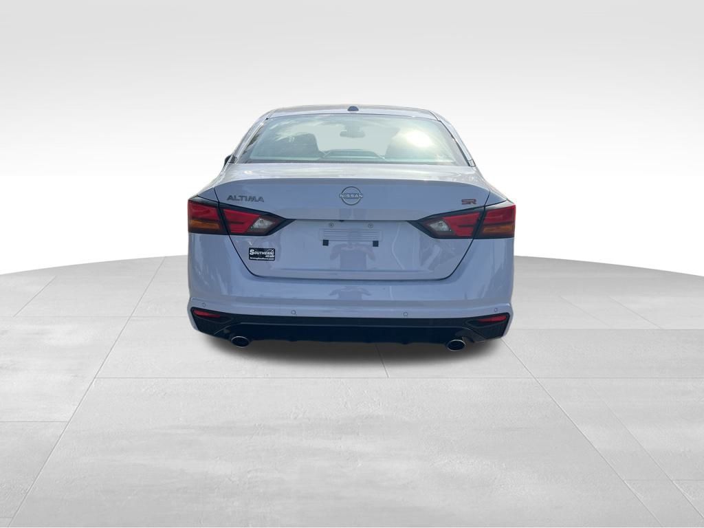2025 Nissan Altima SR photo 3