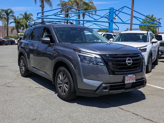 2025 Nissan Pathfinder SV photo 2
