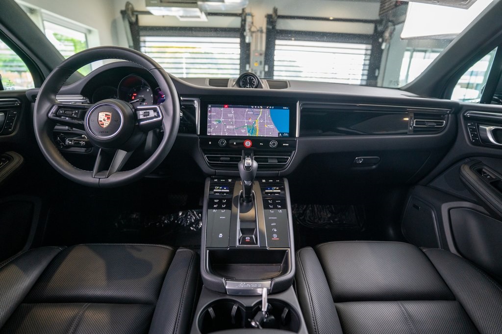 2025 Porsche Macan Base photo 29