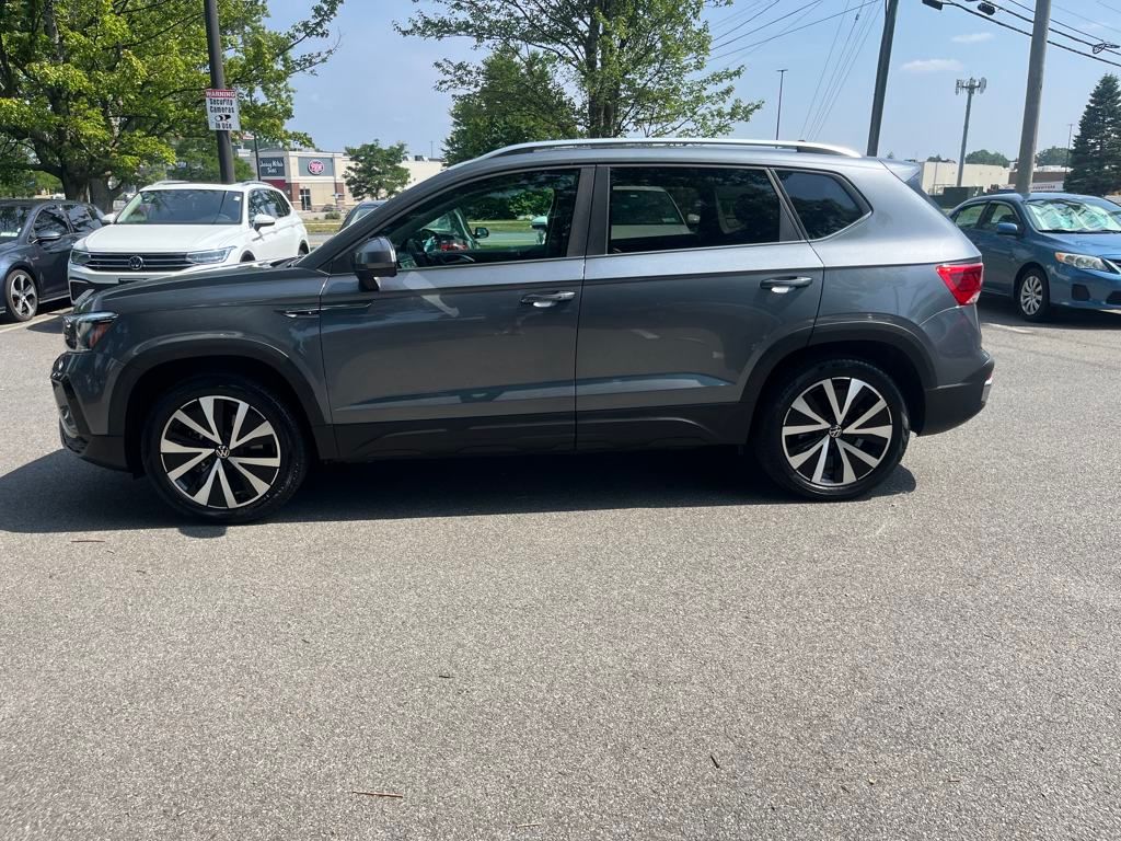2022 Volkswagen Taos SE photo 4