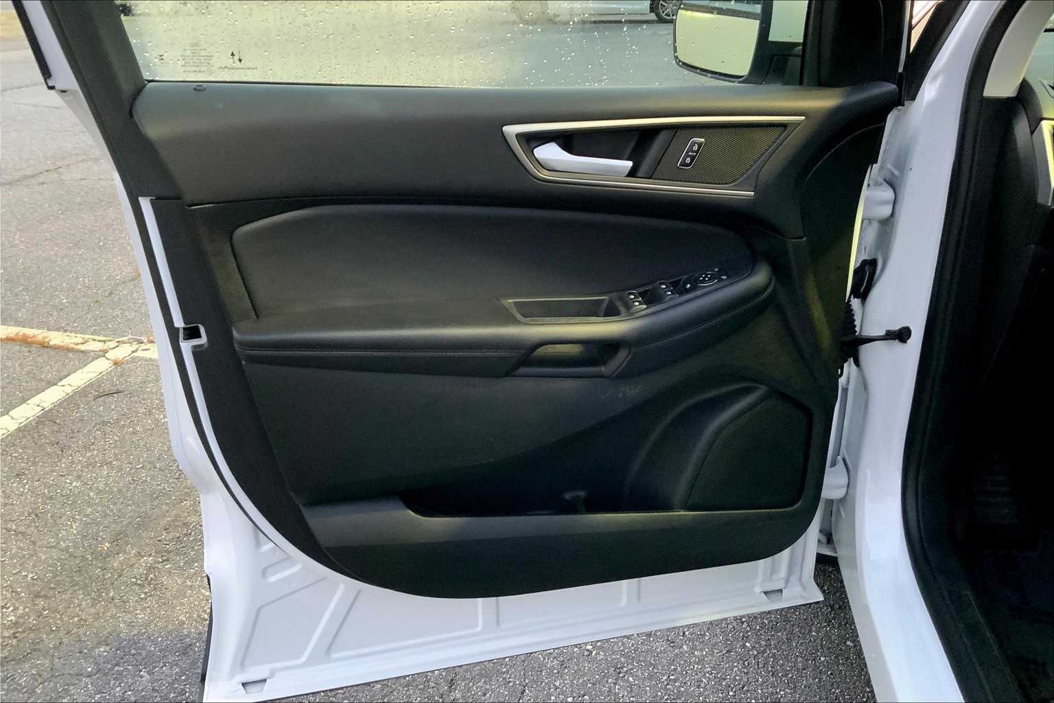 2024 Ford Edge SEL photo 19