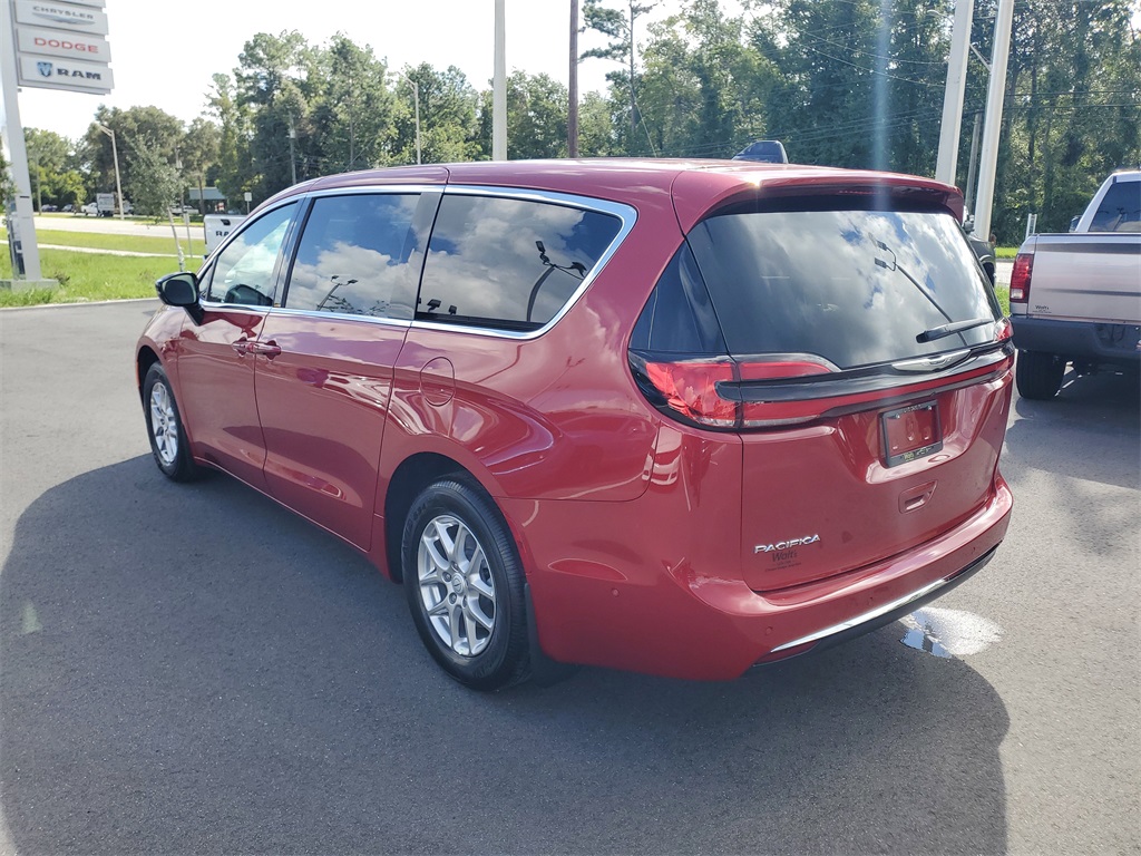 2025 Chrysler Pacifica photo 3