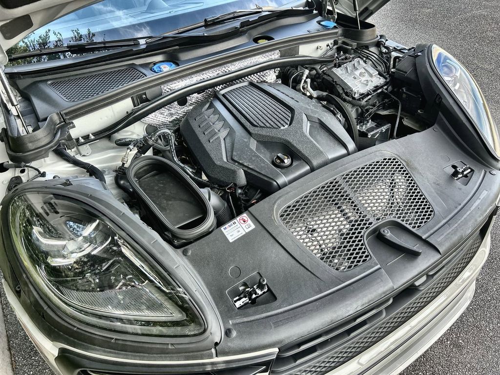 2024 Porsche Macan Base photo 30